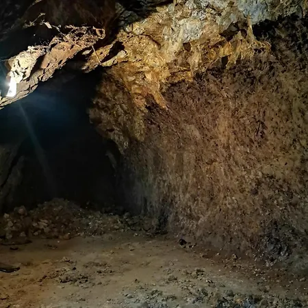 в центре ужгорода скала