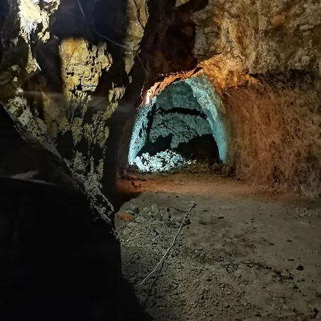 в центре ужгорода скала Hostel Uschhorod