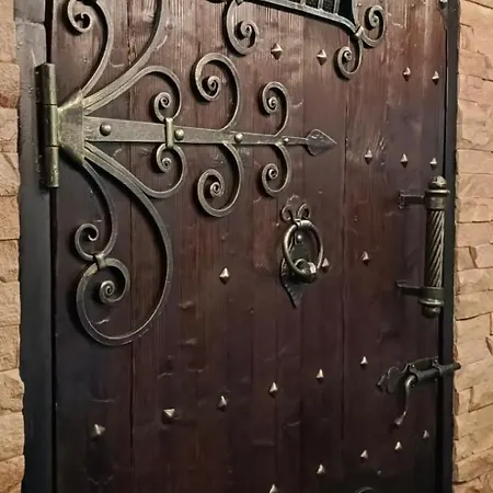 в центре ужгорода скала Hostel Uschhorod